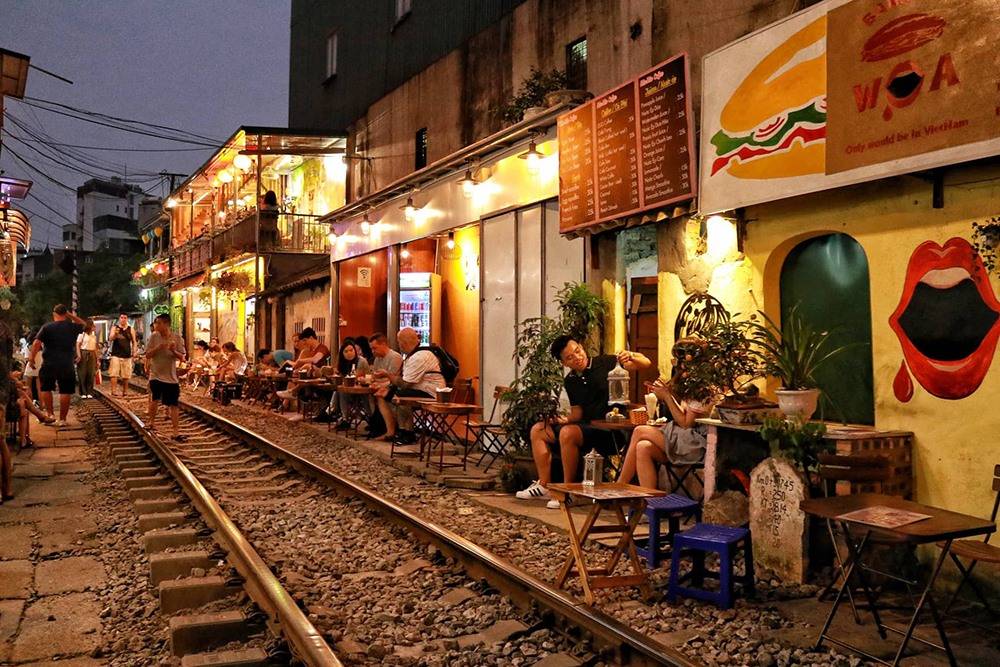 THE-UNIQUE-TRAIN-STREET-IN-HANOI-01