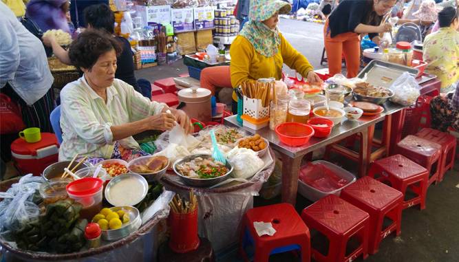 Con Market is the favorite place to eat and drink of young people