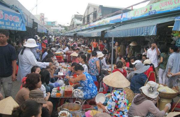 The dishes in Con market are both delicious and cheap