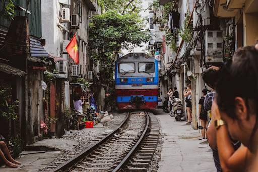 THE-UNIQUE-TRAIN-STREET-IN-HANOI-01