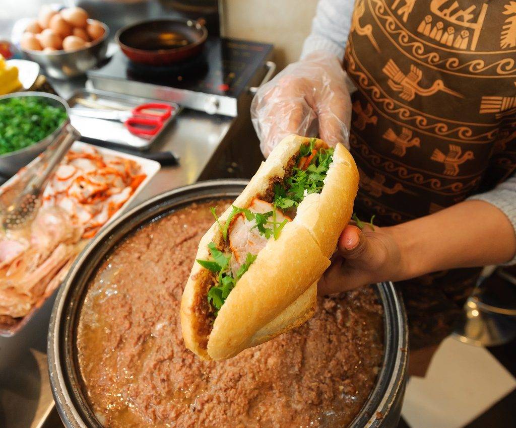 BANH MI IN HANOI CUISINE