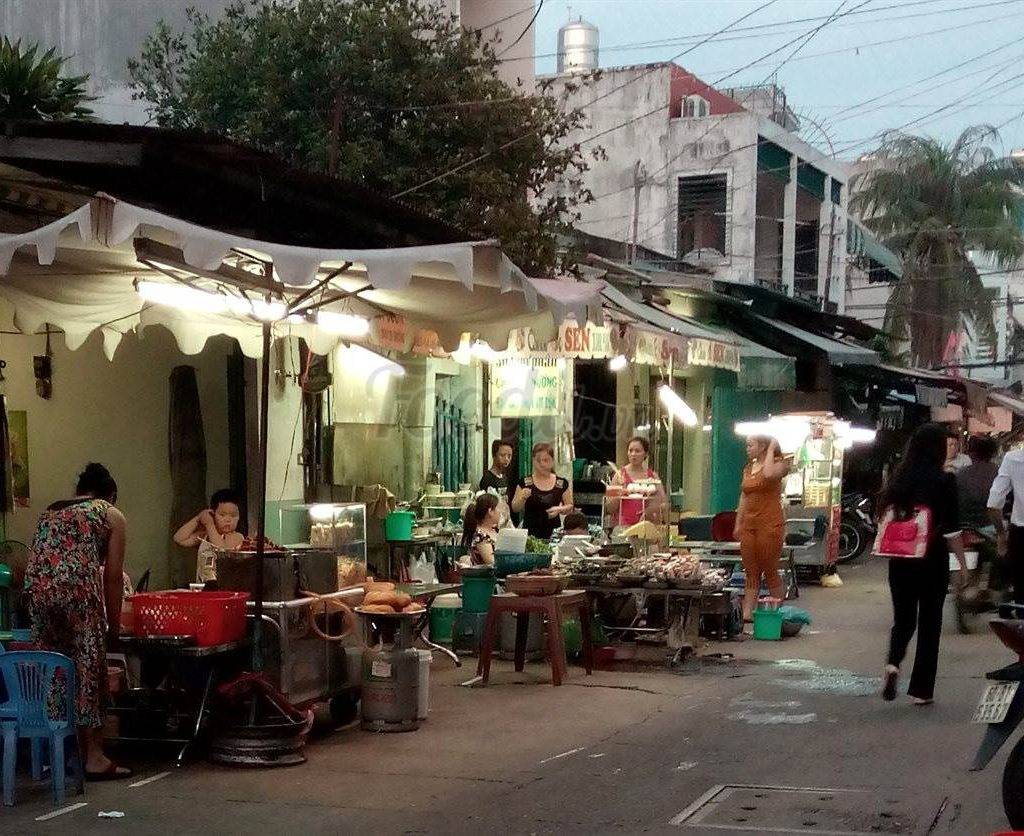 5-BEST-CULINARY-STREETS-IN-SAIGON8