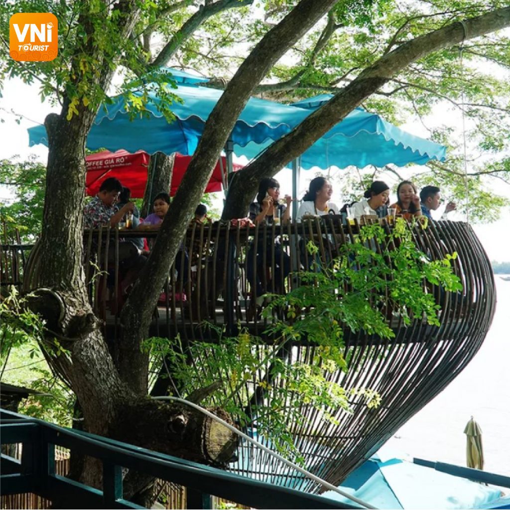 THE-SPECIAL-CAFÉ-ON-THE-TREE-IN-CAN-THO-11