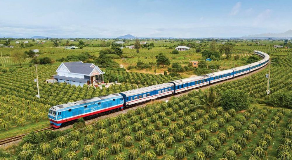 EXPERIENCES FOR TRAVELING BY TRAIN IN VIETNAM