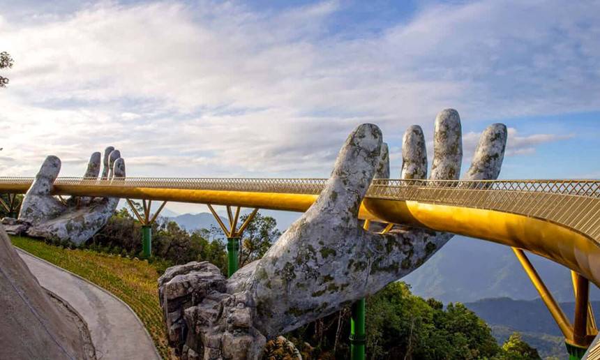 GOLDEN-BRIDGE-viet-nam-01