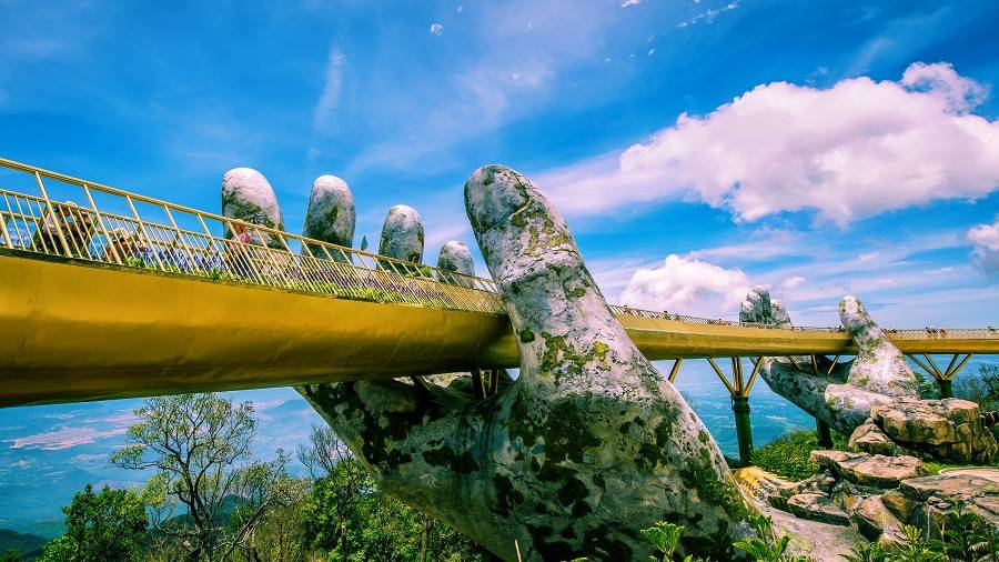 GOLDEN-BRIDGE-viet-nam-01