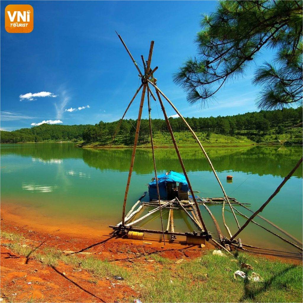 TUYEN-LAM-LAKE-DA-LAT-TRAVEL-EXPERIENCE1