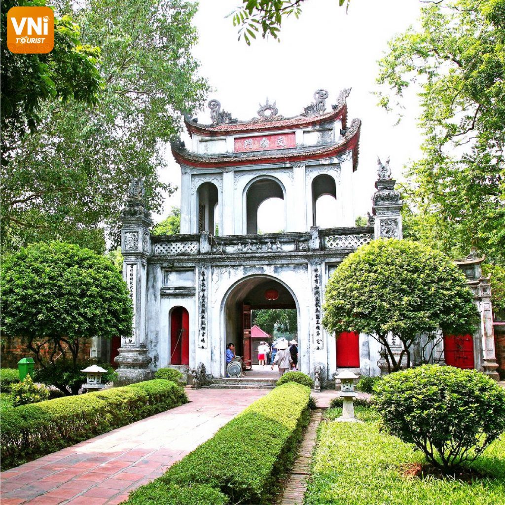 TEMPLE-OF-LITERATURE-&-NATIONAL-UNIVERSITY-05