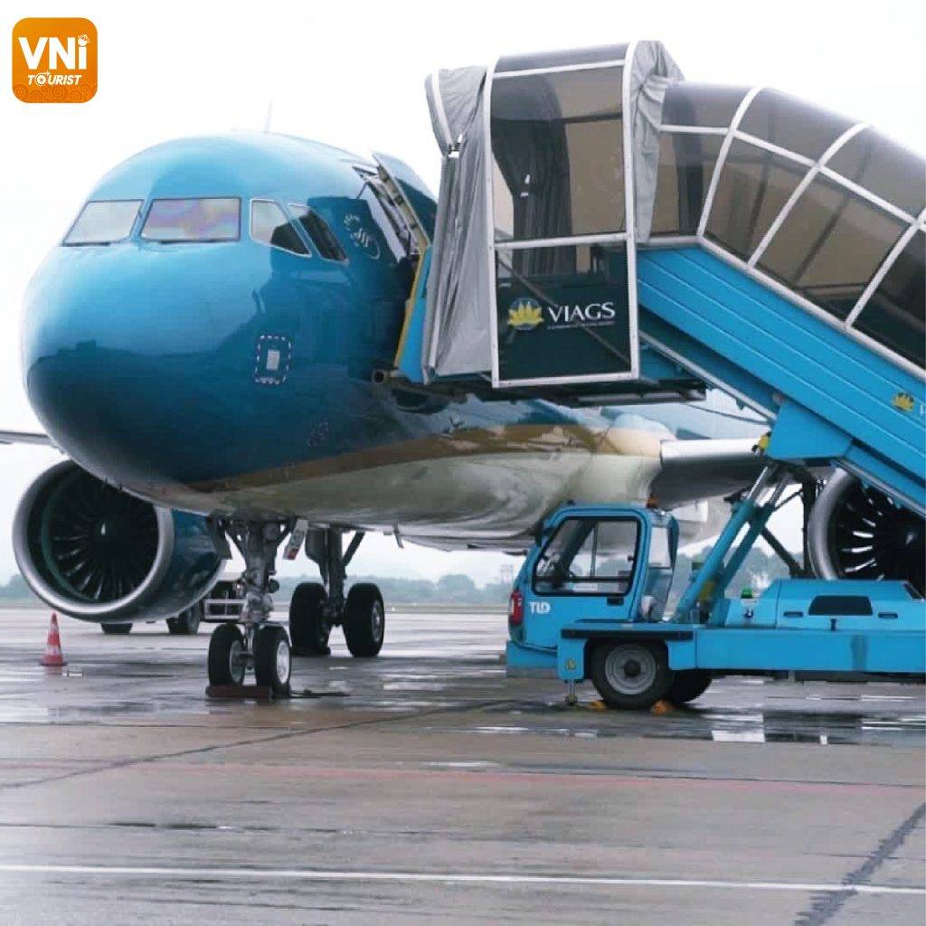 WHY-DO-PASSENGERS-HAVE-TO-BOARD-A-PLANE-ON-THE-LEFT-01