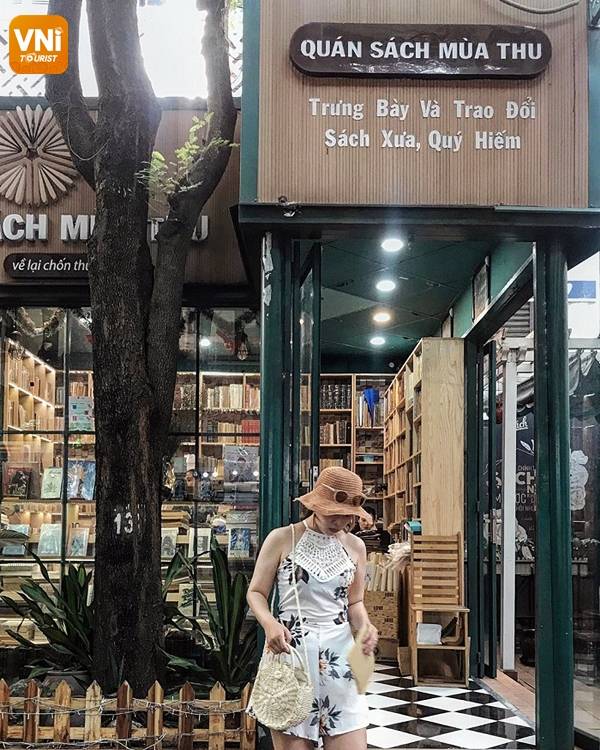 THE INTERESTING BOOK STREET IN THE MIDDLE OF SAIGON-3