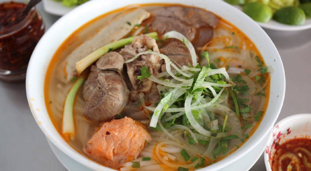 THE FOREIGN NEWSPAPER RECOMMENDS 10 BEST BUN BO HUE SHOPS