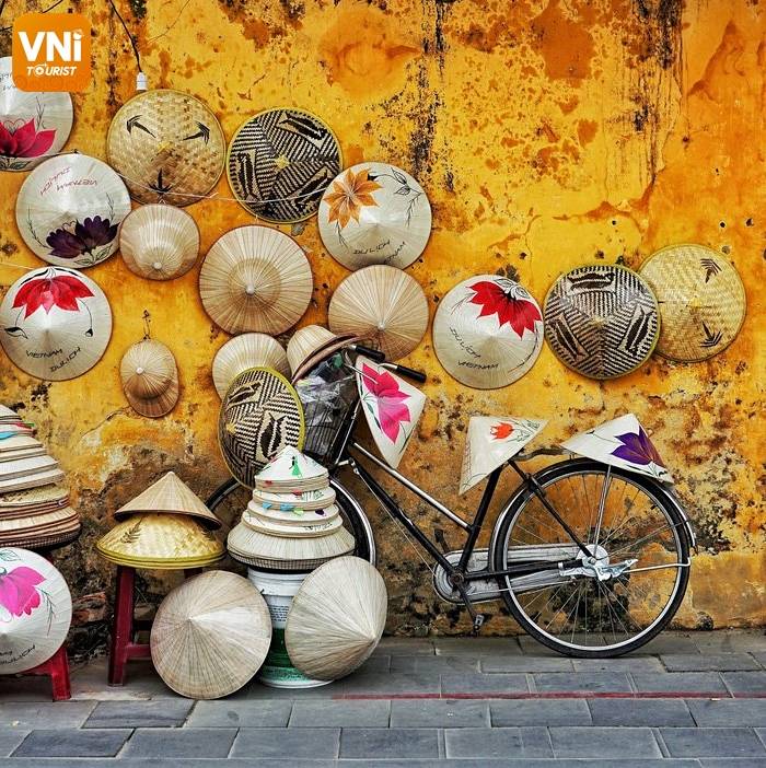 EXPLORE NGUYEN HOANG NIGHT MARKET - THE BUSIEST NIGHT MARKET IN HOI AN ANCIENT TOWN-4