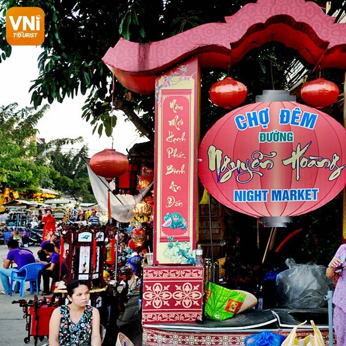 EXPLORE NGUYEN HOANG NIGHT MARKET - THE BUSIEST NIGHT MARKET IN HOI AN ANCIENT TOWN-1