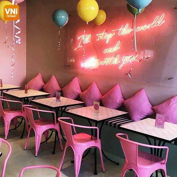 FIVE PINK SAIGON COFFEE SHOPS FOR “GIRLY TEAM”-5