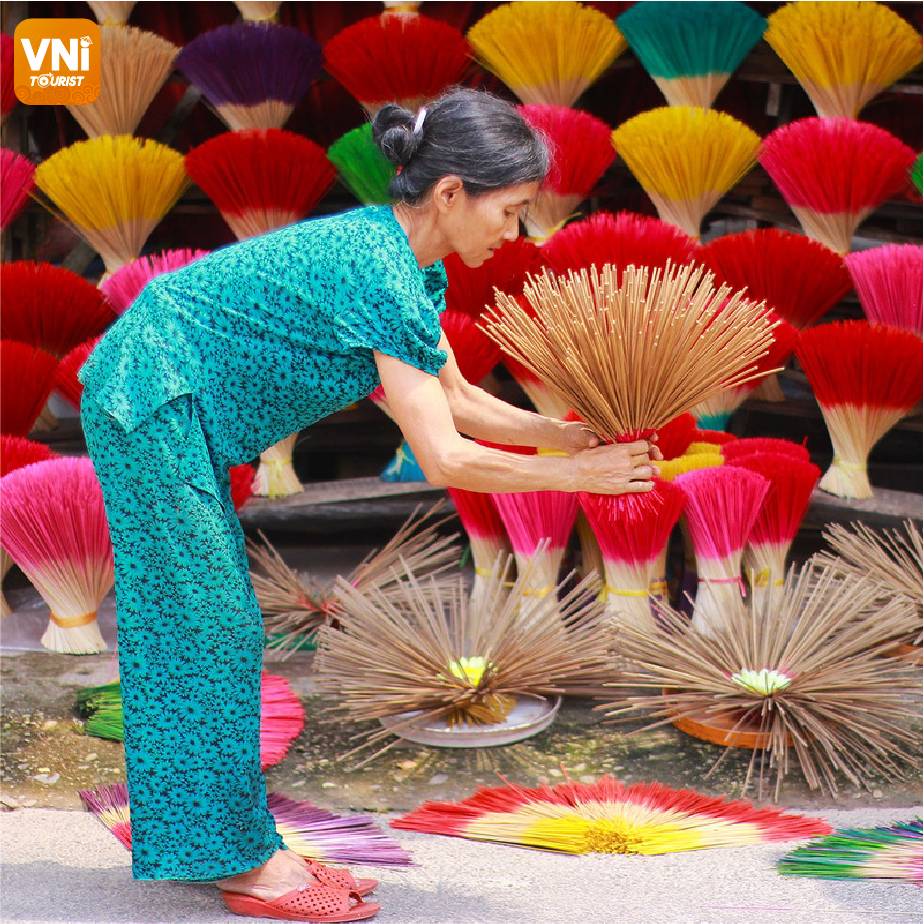 700-YEAR-INCENSE-MAKING-VILLAGE-IN-HUE-076