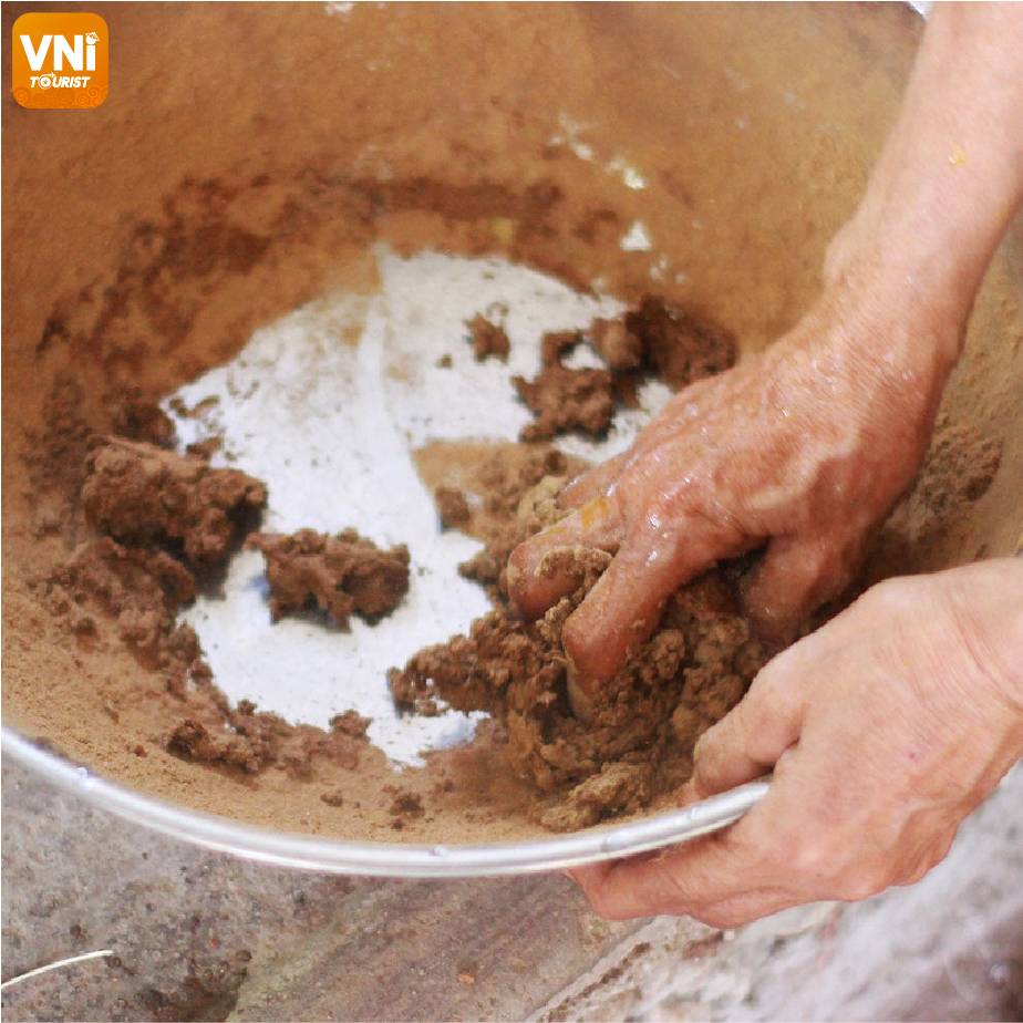 700-YEAR-INCENSE-MAKING-VILLAGE-IN-HUE-073