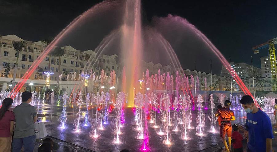 Hoa Binh Water Music Square officially opened in Saigon