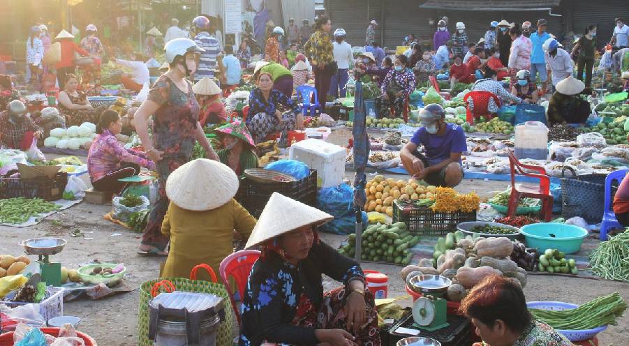 Vi Thanh Market – An captivating outdoor famer’s market in Mekong Delta