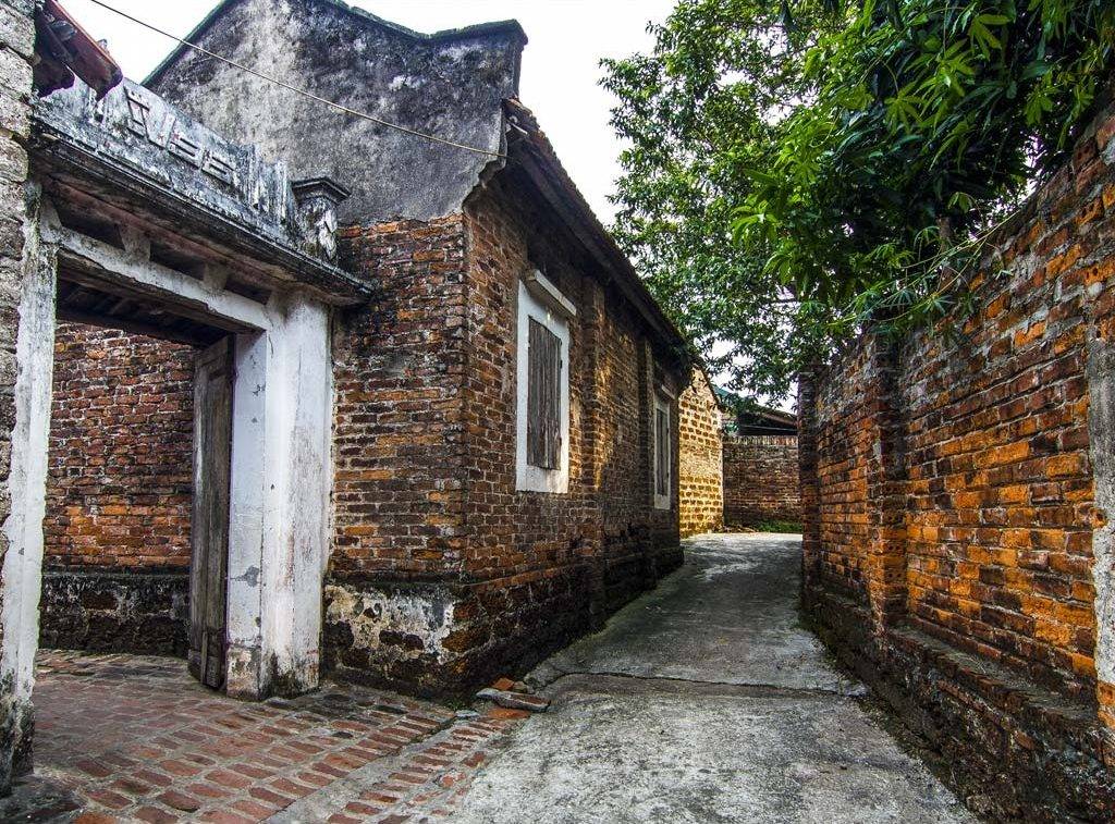 Duong-Lam-Ancient-Village-02