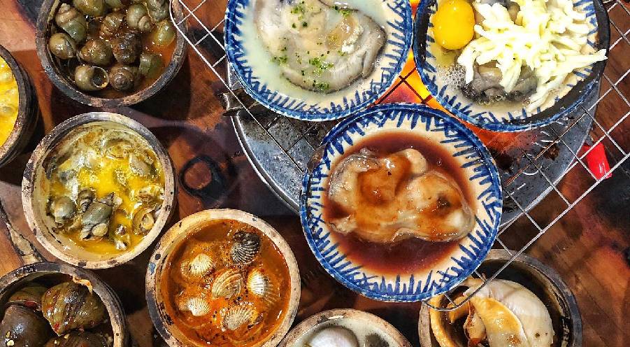 5 best alleys for a Saigon street food tour