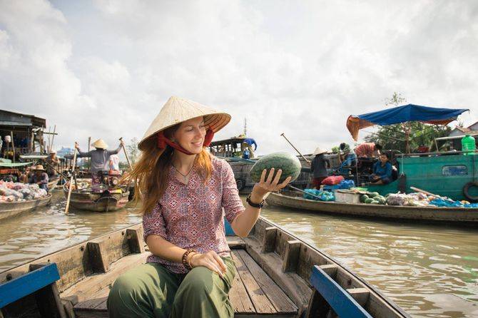 Cai-Rang-floating-market-02