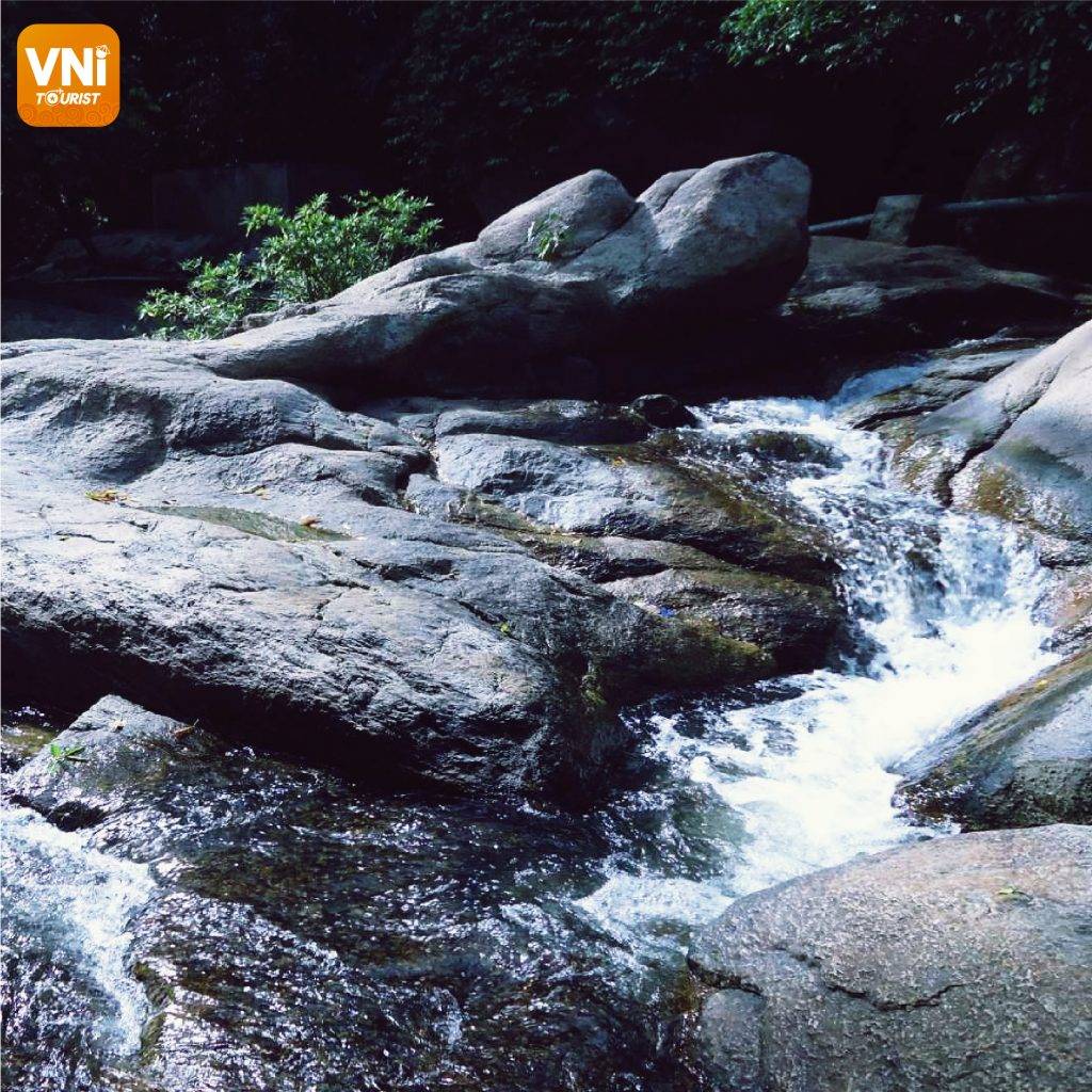 SUOI-TRANH-TRAVEL-06