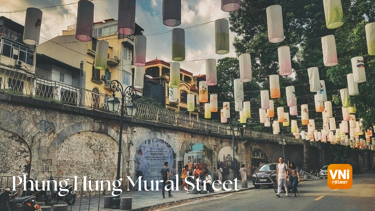 phung hung mural street - vnitourist